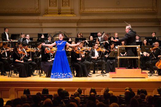 Soprano Haolan Geng performs with Shen Yun Symphony Orchestra at Carnegie Hall in New York on Oct. 14, 2017. (Dai Bing)