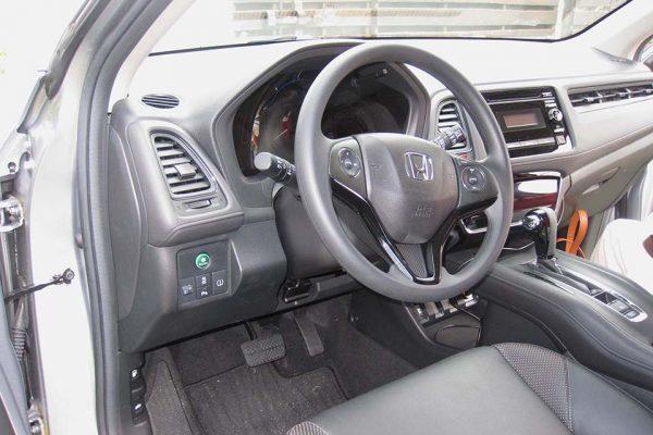 Honda HR-V 1.8 interior layout.