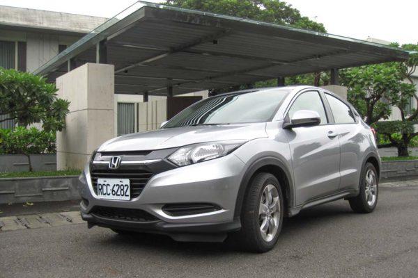 Honda HR-V 1.8 outside the main entrance of the Gloria Manor Hotel Kenting National Forrest Recreation Area.