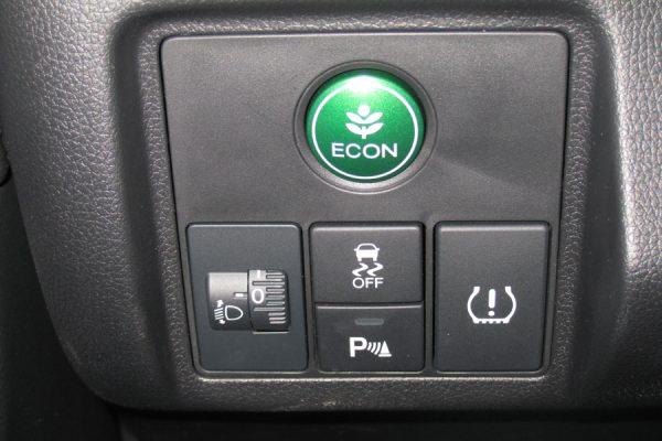 Useful buttons to the left of the steering wheel of the Honda HR-V 1.8.