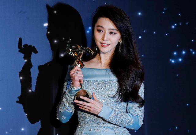 Chinese actress Fan Bingbing poses after winning the Best Actress Award of the Asian Film Awards in Hong Kong, on March 21, 2017. (AP Photo/Kin Cheung)