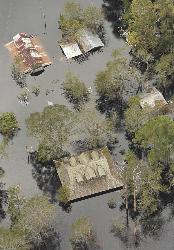 Homes are under water along the flood waters of the Black River after Hurricane Florence in Currie, N.C. Sept. 24, 2018. (Ken Blevins /The Star-News via AP)
