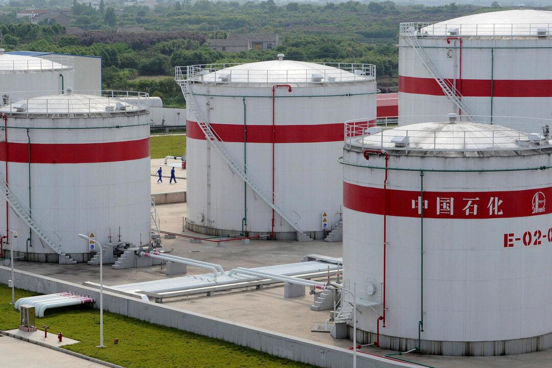 China’s Sinopec Halves Iran Oil Loadings Under US Pressure