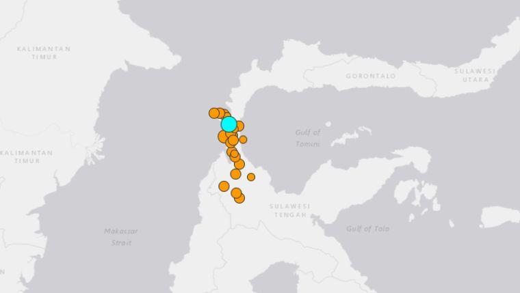 A USGS map shows the 7.5-magnitude earthquake in blue and aftershocks and foreshocks in orange. (USGS)