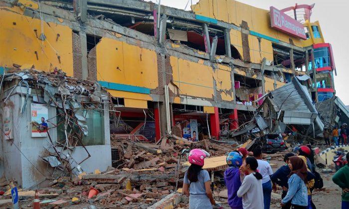 Indonesian Quake, Tsunami Kills Hundreds, Death Toll Seen Rising
