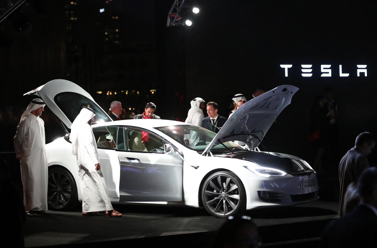 Who Drives Electric Cars in Dubai? The Government and the Rich