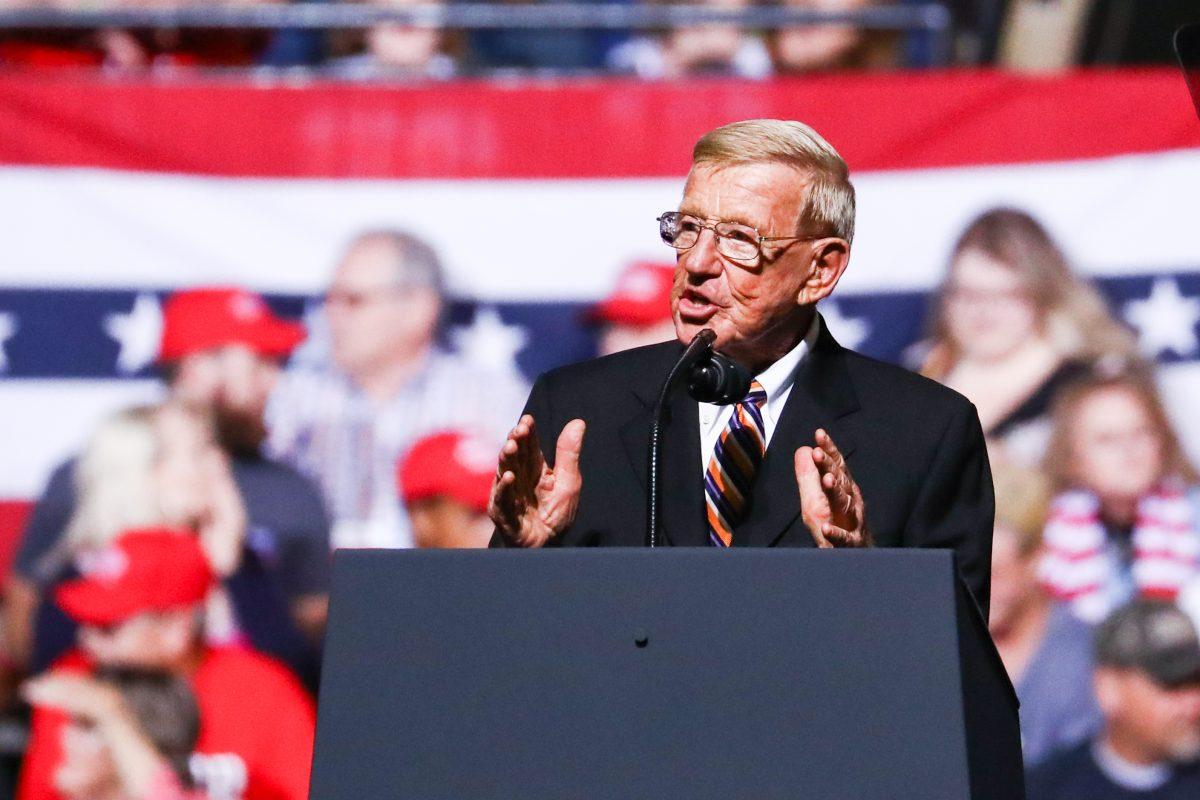 Coach Lou Holtz at a Make America Great Again rally in Wheeling, West Va., on Sept. 29, 2018. (Charlotte Cuthbertson The Epoch Times)