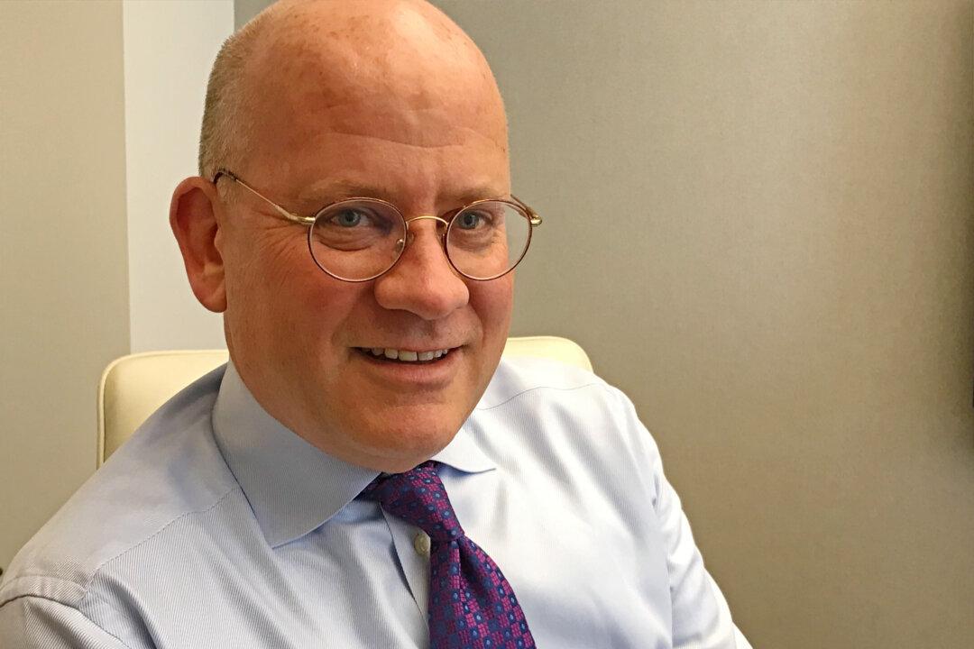 General Electric Replaces CEO With Outsider, Shares Soar