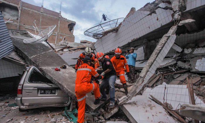 Indonesian Leader Steps Up Hunt for Survivors as Quake Toll Passes 1,200