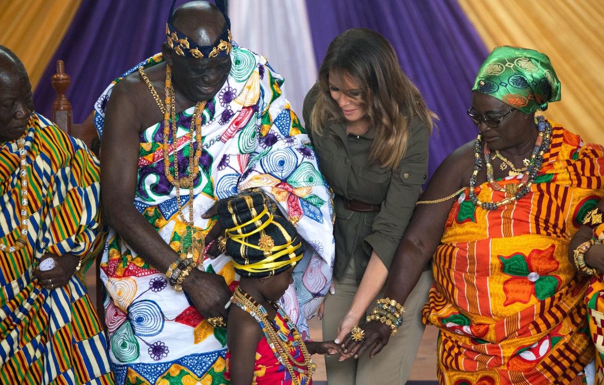US first lady Melania Trump poses with Osabarima Kwesi Atta II, the chieftain of the regional Fante tribe (2ndL), at the Emintsimadze palace in Cape Coast, Ghana, Oct. 3. (SAUL LOEB/AFP/Getty Images)