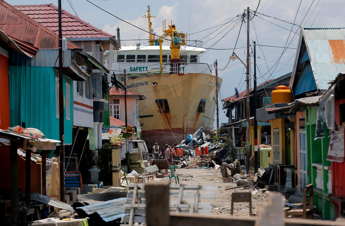 A ship rests near houses after it was swept ashore during Friday's tsunami at a neighborhood in Donggala, Central Sulawesi, Indonesia, Tuesday, Oct. 2, 2018. A magnitude 7.5 earthquake struck at dusk on Friday, Sept. 28, generating the tsunami said to have been as high as 6 meters (20 feet) in places. (Tatan Syuflana/AP)