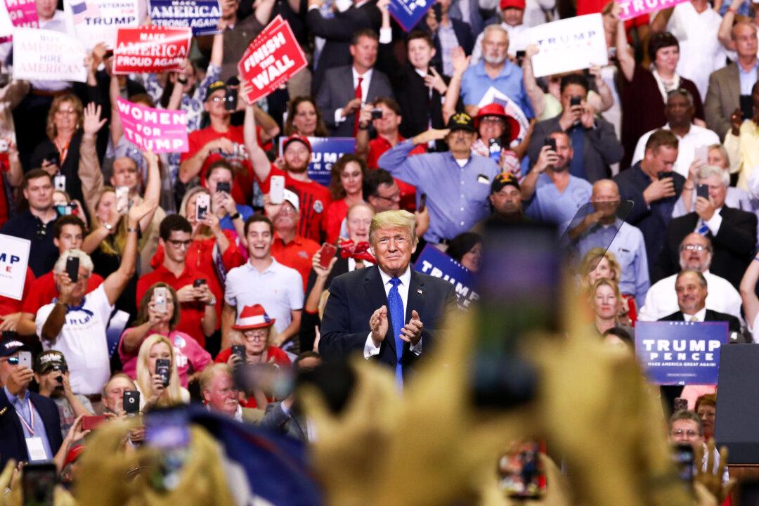 In Photos: Trump Rally in Southhaven, Mississippi