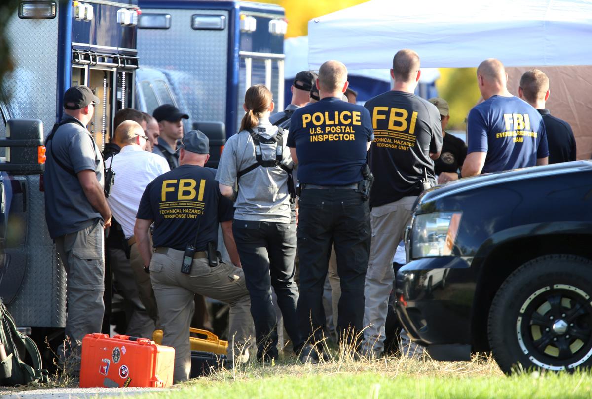 FBI and law enforcement officers meet before entering a house, which FBI says was investigating "potentially hazardous chemicals" in Logan, Utah, U.S., October 3, 2018. (George Frey/Reuters)