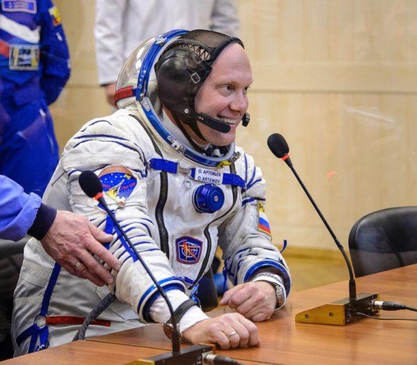 File photo of Oleg Artemyev of the Russian Federal Space Agency, Roscosmos, speaking with family during Russian Sokol suit pressure checks on March 25, 2014. (NASA/Bill Ingalls)