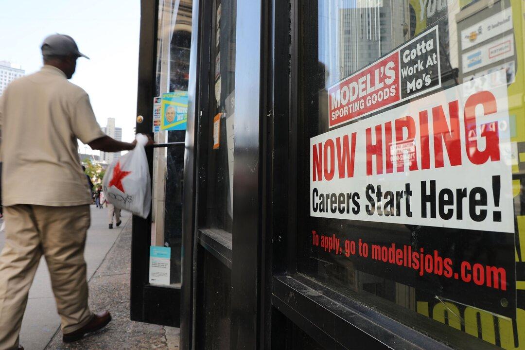 Budget Office Predicts Robust Economic Growth Through Year End