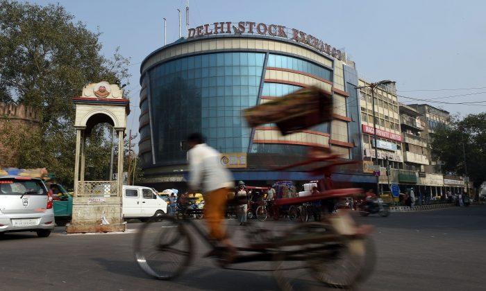 Worst Week in Two Years Has India Stock Investors Taking Cover