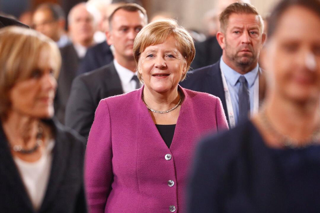 German Conservatives Back Merkel’s Bid for Party Leadership