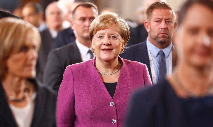 German Conservatives Back Merkel’s Bid for Party Leadership