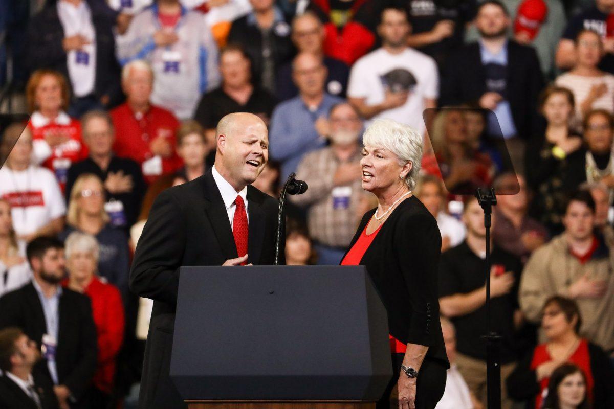 The national anthem at a Make America Great Again rally in Council Bluffs, Iowa, on Oct. 9, 2018. (Charlotte Cuthbertson/The Epoch Times)