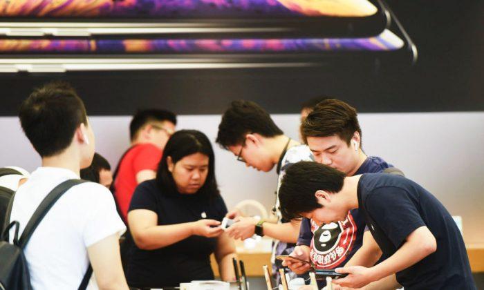 Fraudulent Schemes Abound in China to Profit From High Demand for Apple Devices