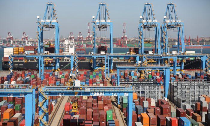 China September Exports Seen Slowing Further as US Tariffs Bite