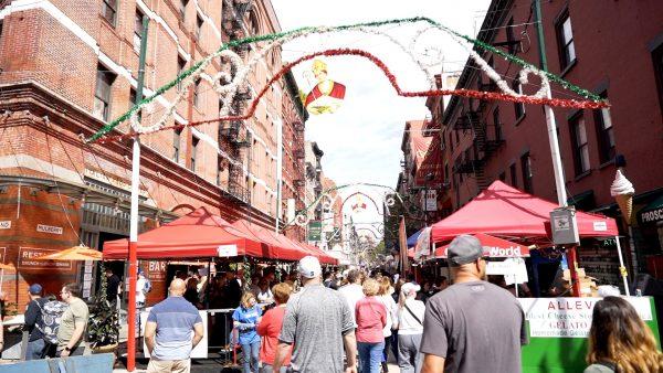 People strolling through the Feast of San Gennaro. (Shenghua Sung/The Epoch Times)