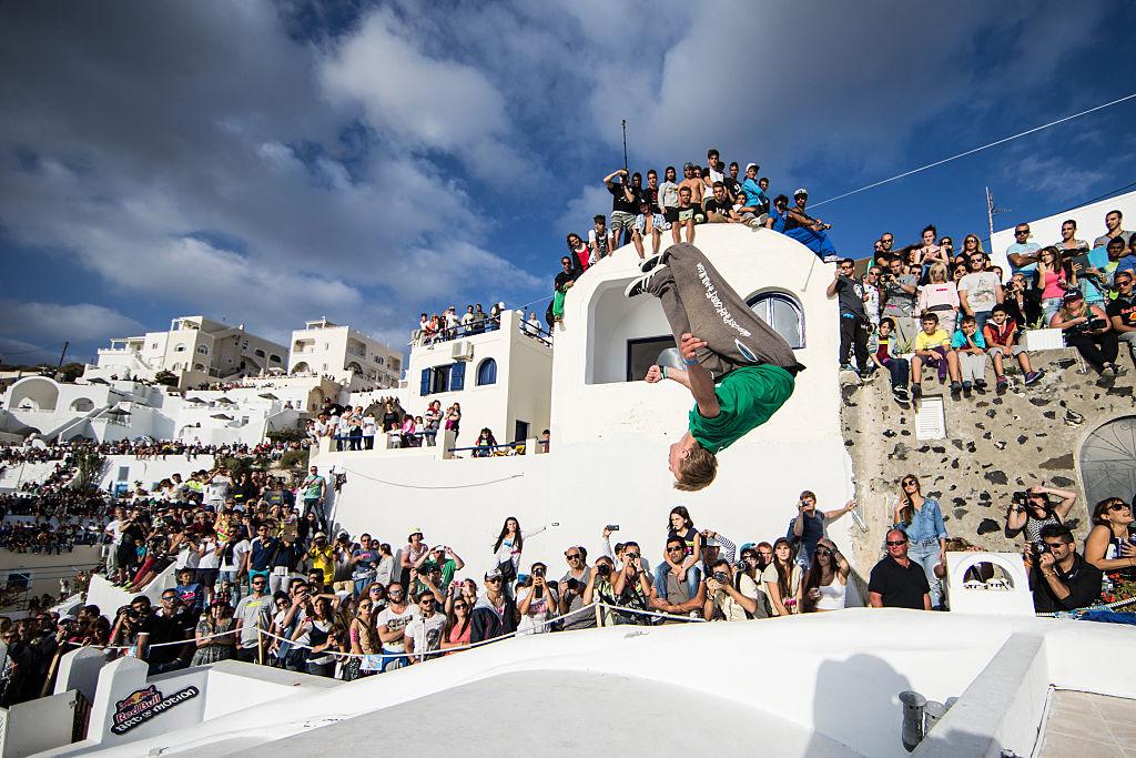 Spectators flock to watch a free-running competition held on Santorini, Oct. 4, 2014. (Samo Vidic / Getty Images)