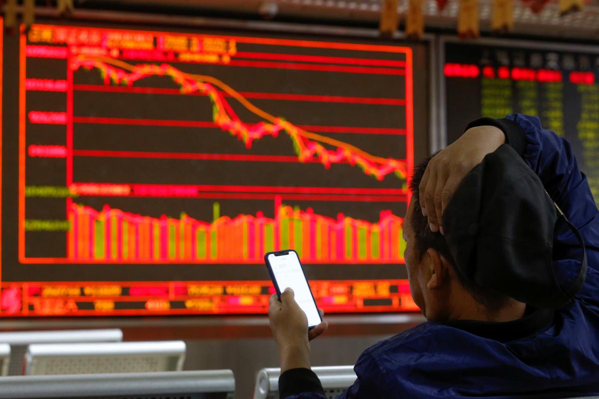 Wall Street tumbles again, world equities at one-year low