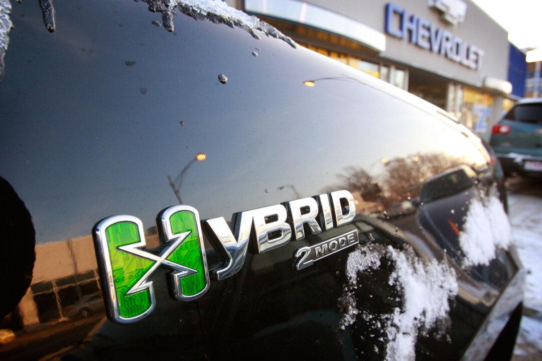 UK to Cut Hybrid Car Subsidies