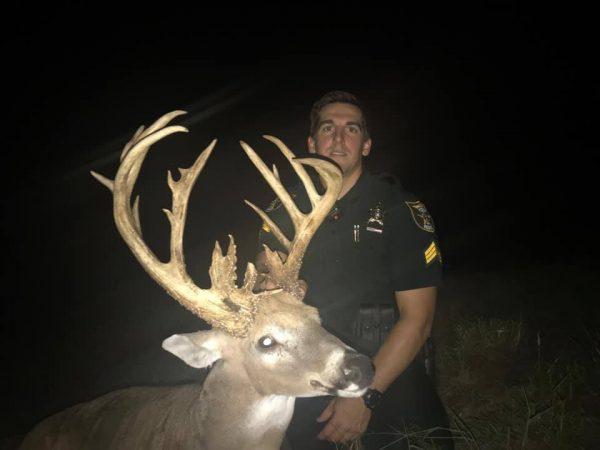 Sergeant Kevin Kryzda with the 23-point buck that was found dead the following night in Martin County, Florida. (Martin County Sheriff)
