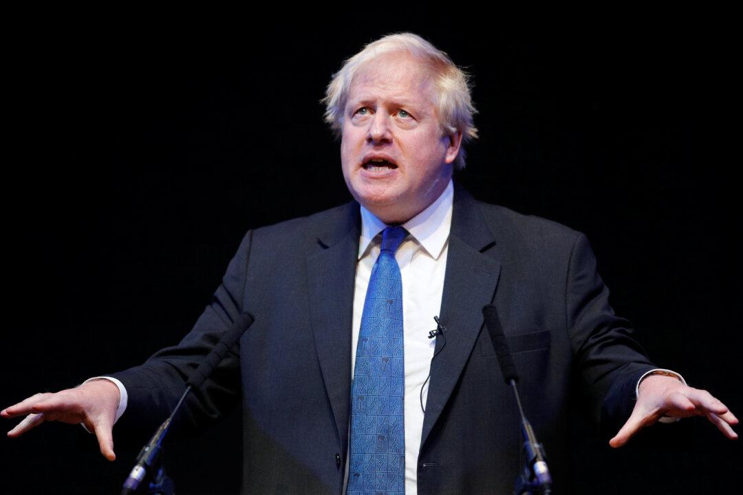 Boris Johnson Calls for PM May to Ditch Brexit Border Backstop