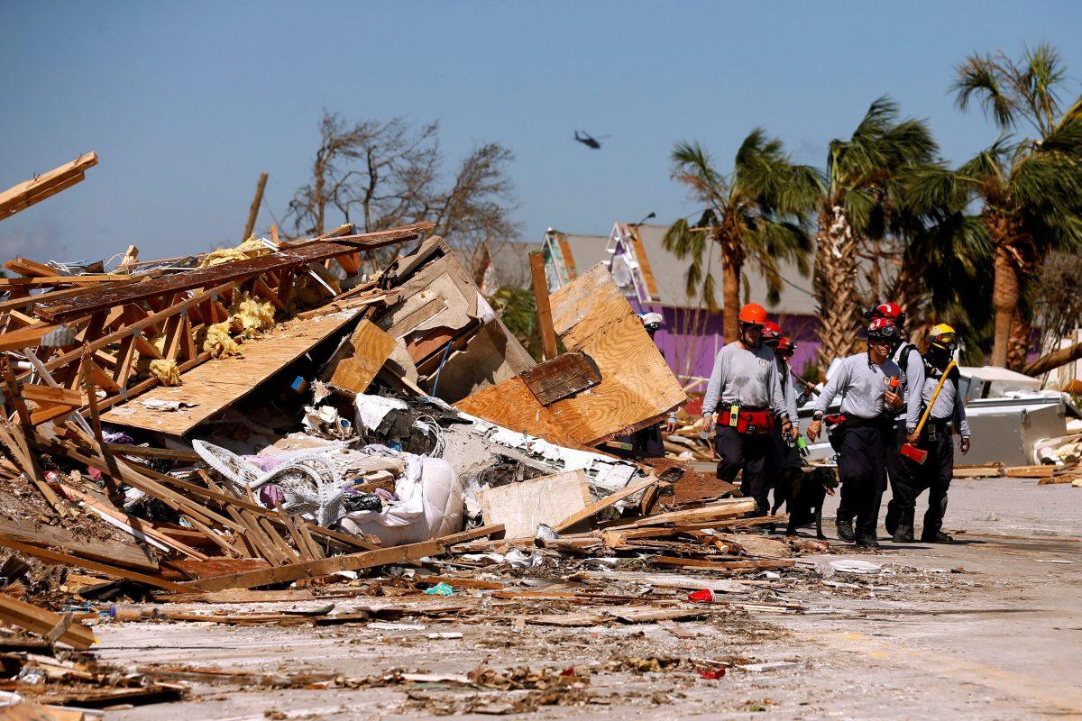 Search and rescue crews walk past debris caused by Hurricane Michael in Mexico Beach, Florida, U.S. on Oct. 11, 2018. (Jonathan Bachman/Reuters)