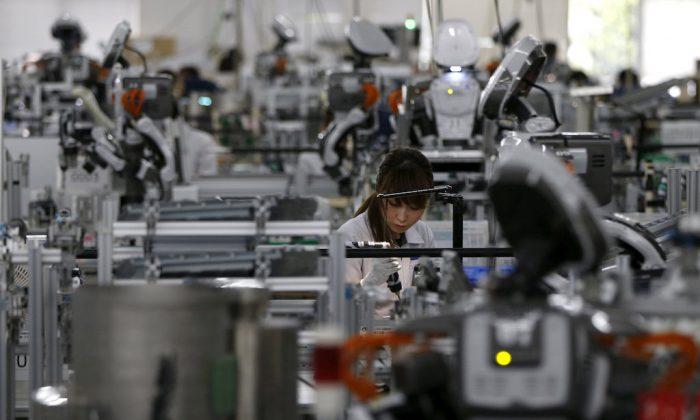 Japan Manufacturers’ Mood Rises, Trade Worries Weigh on Outlook