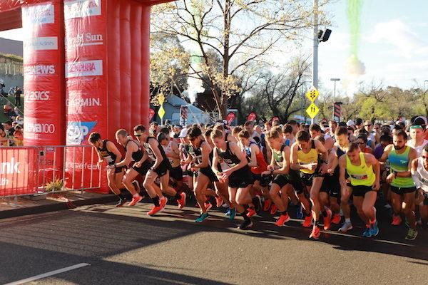 The marathon begins in Melbourne, Victoria on Oct. 13, 2018. (Yu Jiuya / The Epoch Times)