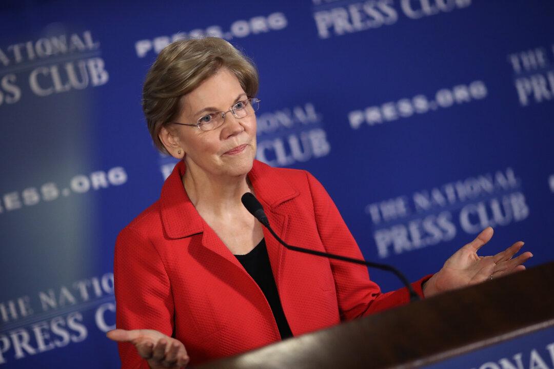 Elizabeth Warren Refuses Fox News Town Hall Invite, Blasts Network in a Barrage of Tweets