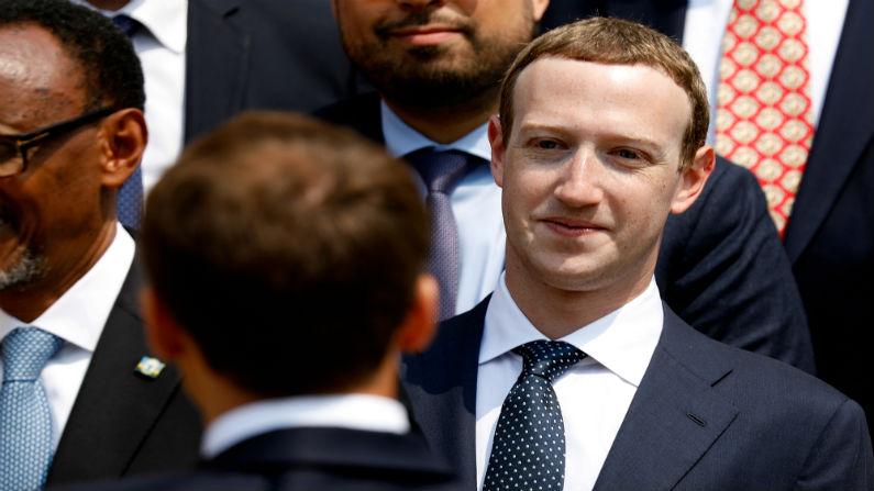 Facebook Shareholders Back Proposal to Remove Zuckerberg as Chairman