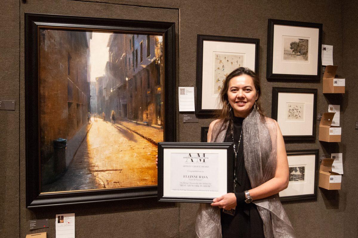 Artist D. Eleinne Basa receives the Artist's Choice award for her painting "Luce di Firenze" during the American Masters Exhibition and Sale at the Salmagundi Club on Oct. 12, 2018. (Milene Fernandez/The Epoch Times)
