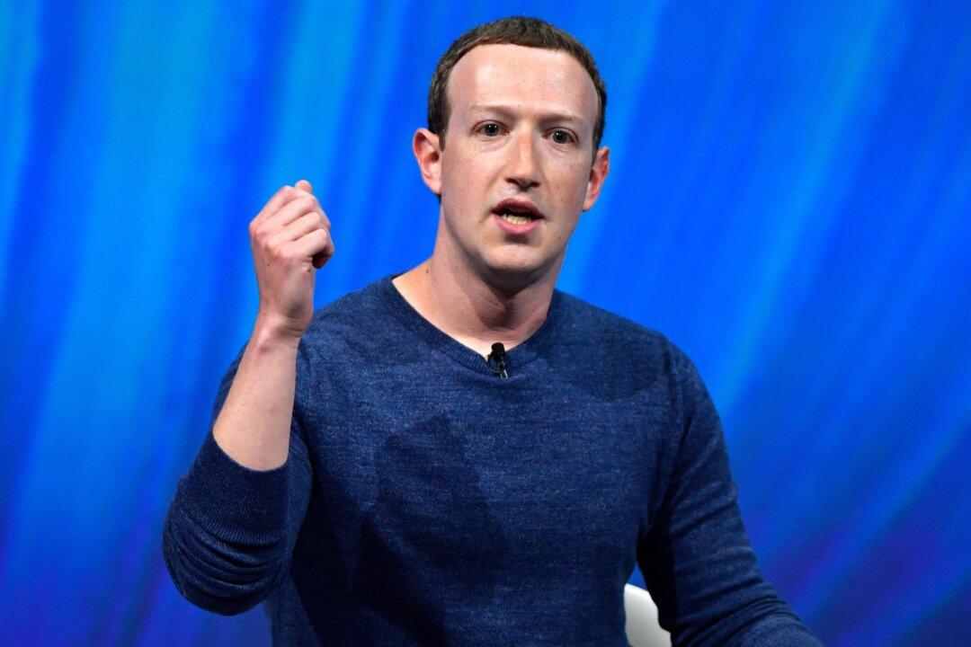 Facebook Loses Nearly $200 Billion, 1st Drop in Users in Company History