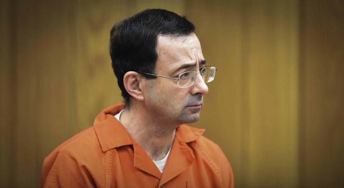  Larry Nassar, former sports doctor who admitted molesting some of the nation's top gymnasts, appears in Eaton County Court in Charlotte, Mich, on Oct. 17, 2018. (Matthew Dae Smith/Lansing State Journal/AP)
