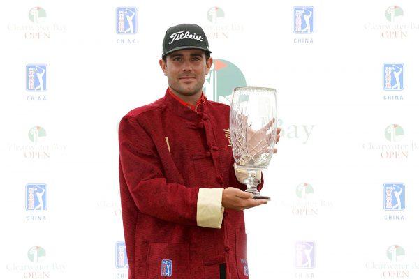 Callum Tarren holding the Order Of Merit trophy which he secured at the Clearwater Bay Open on Sunday Oct 14, 2018 by carding a 62 on the final round to snatch the title from Charlie Saxon’s grasp. (PGA TOUR Series-China / Zhuang Liu)