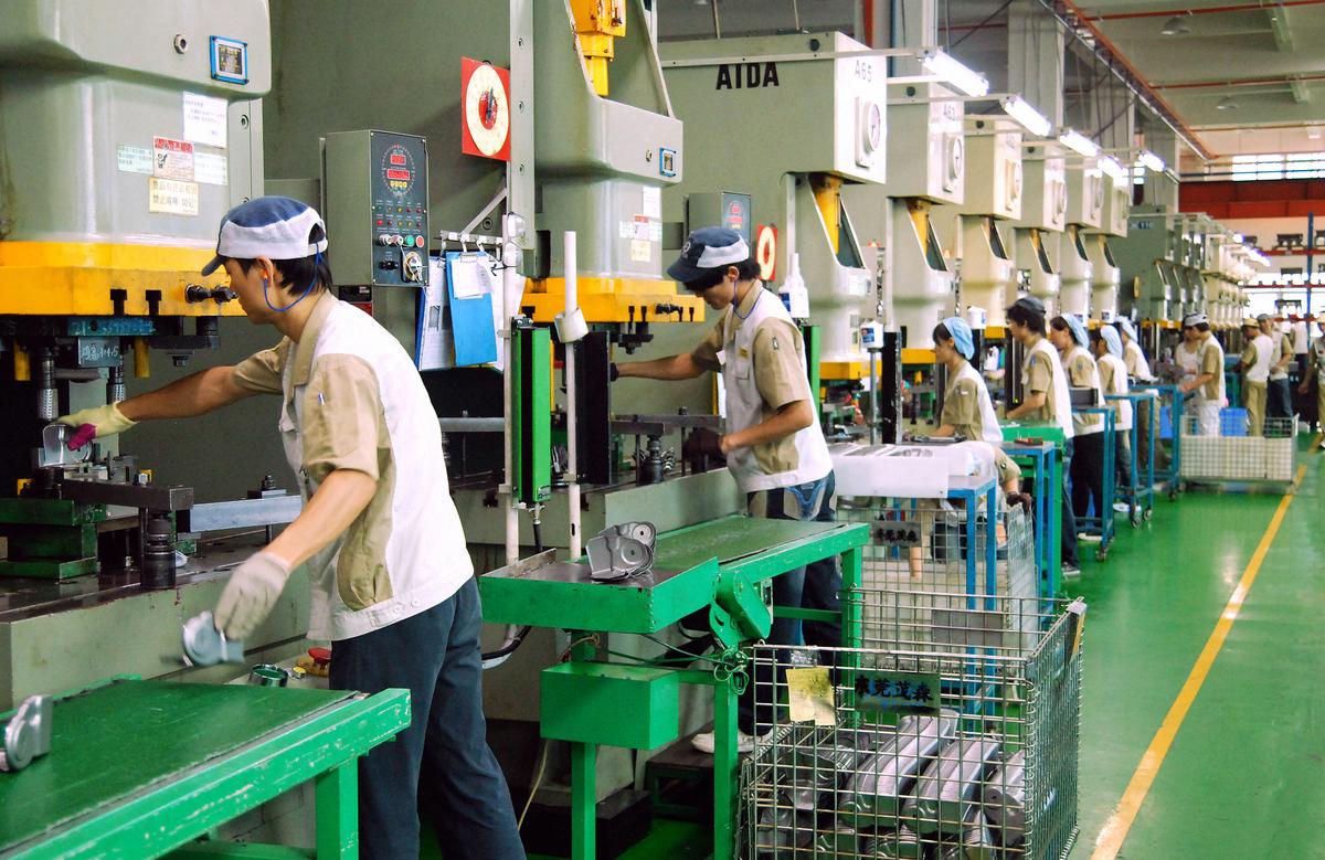 The Global Manufacturing Industry Is Moving Out of China