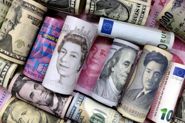 Euro, Hong Kong dollar, U.S. dollar, Japanese yen, pound and Chinese 100 yuan banknotes are seen in this picture illustration, Jan. 21, 2016. (Jason Lee/Illustration/Reuters)
