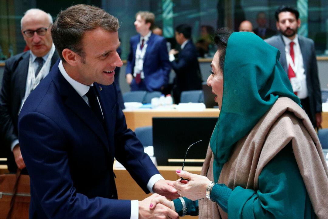 Europe Urges China to Open up at Asia Summit