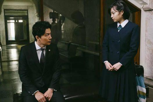 Masaharu Fukuyama and Suzu Hirose in “The Third Murder.” <span style="color: #000000;">(Fuji Television Network/Amuse Inc. / Gaga Corporation)</span>