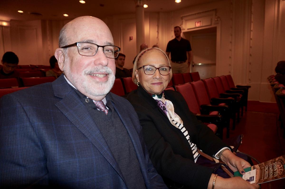 Physician Finds the Mixture of Chinese Instruments and Western Arrangements Wonderful