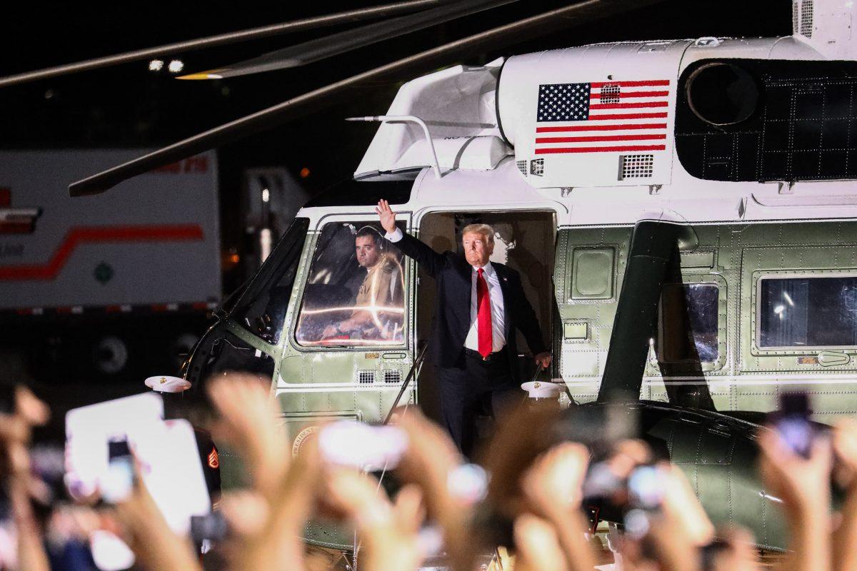 President Donald Trump boards Marine One after a Make America Great Again rally in Mesa, Arizona, on Oct. 19, 2018. (Charlotte Cuthbertson/The Epoch Times)