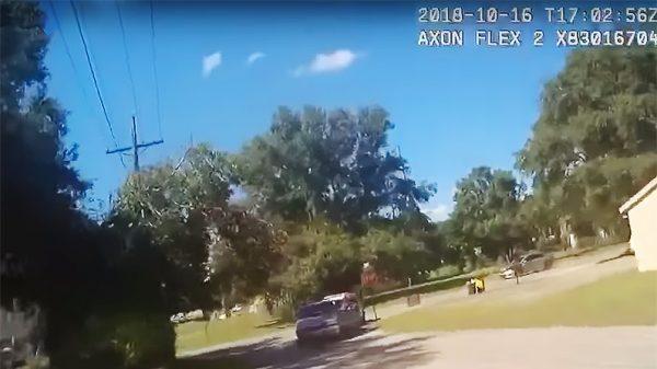 The suspect tries to pull a woman out of her minivan, but she resists, so he takes off running again. (Pasco Sheriff’s Office/Facebook Screenshot)