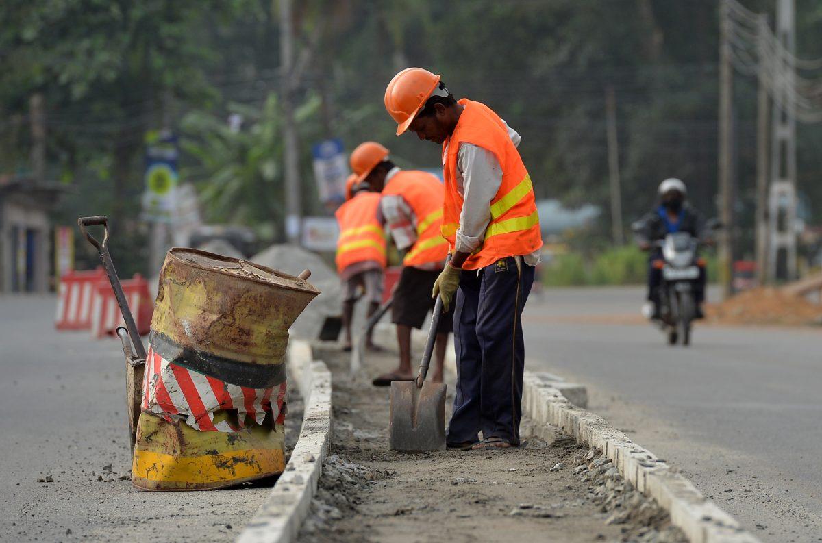 Sri Lankan construction laborers work along a road in Colombo on Aug. 5, 2018. (Lakruwan Wanniarachchi/AFP/Getty Images)