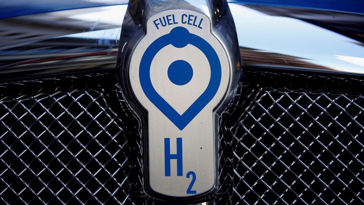 New Tech Transforms Sea Water Into Hydrogen Fuel for Cars