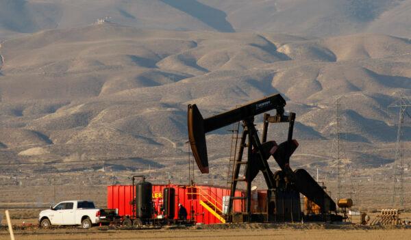 A natural gas pump jack is pictured in Lost Hills, Calif., on March 24, 2014. (David McNew/Getty Images)